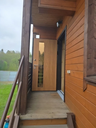 Уличная дверь в доме Уличная дверь в доме