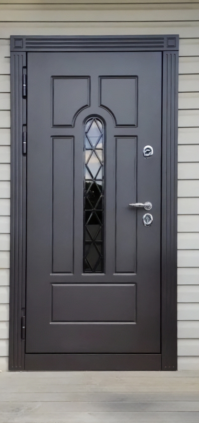 Дверь в дом с ковкой