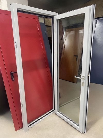 Дверь с максимальным стеклом