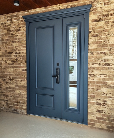 Уличная дверь с биометрическим замком