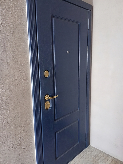 Синяя дверь МДФ