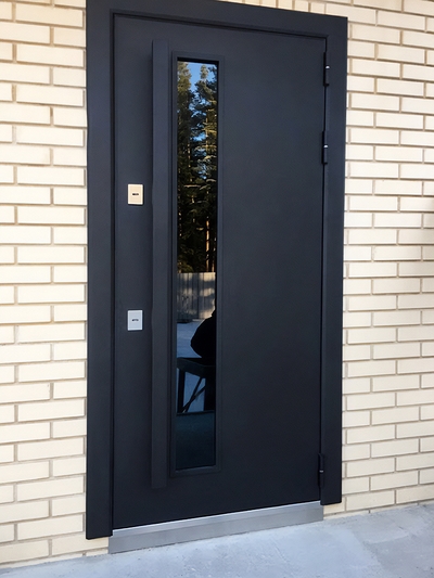 Черная дверь с длинной ручкой