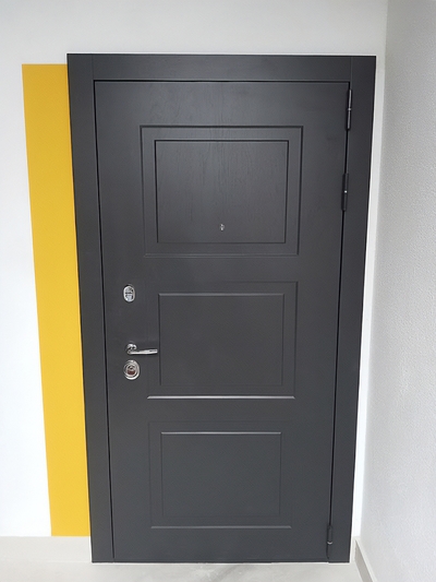 Квартирная дверь