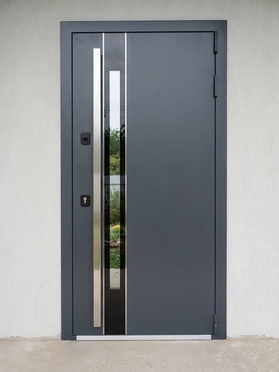 Серая уличная дверь Серая уличная дверь