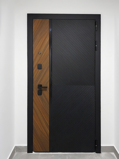 Черная дверь с МДФ Черная дверь с МДФ