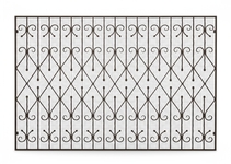 Широкая кованая решетка с металлической сеткой