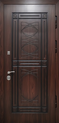Входная дверь с темно-коричневыми панелями МДФ с патиной
