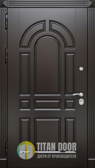 Входная дверь с отделкой темно-коричневыми панелями МДФ с фрезеровкой Входная дверь с отделкой темно-коричневыми панелями МДФ с фрезеровкой