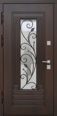Стальная термодверь с отделкой из фрезерованных коричневых панелей МДФ, ковкой и стеклопакетом
