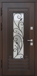 Стальная термодверь с отделкой из фрезерованных коричневых панелей МДФ, ковкой и стеклопакетом