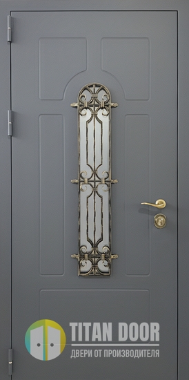 Входная уличная термодверь с рисунком на металле, ковкой, стеклом и серым полимерным напылением Входная уличная термодверь с рисунком на металле, ковкой, стеклом и серым полимерным напылением