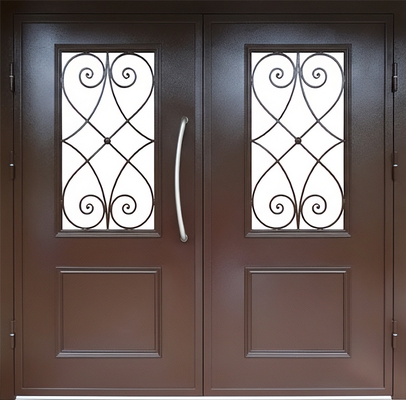 Двустворчатая уличная термодверь с металлобагетом, ручкой-скобой, остеклением и решетками (отделка коричневой полимерной краской)