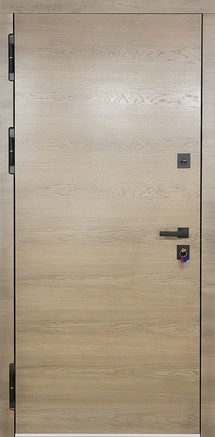Металлическая квартирная дверь с гладкими панелями МДФ