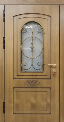 Стальная уличная термодверь со стеклопакетом, кованой решеткой и отделкой из влагостойких панелей МДФ