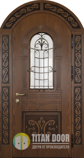 Уличная арочная термодверь со стеклопакетом, ковкой и панелями МДФ коричневого цвета