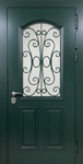 Входная морозостойкая термодверь со стеклом, кованой решеткой и темно-зелеными плитами МДФ