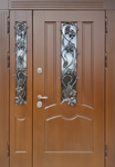 Стальная полуторапольная термодверь с двумя стеклами, ковкой «виноград» и фрезерованными панелями МДФ