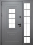 Утепленная входная термодверь с боковой остекленной вставкой, выдавленным рисунком и серым полимерным покрытием