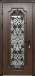 Входная утепленная термодверь с большим стеклом, ковкой и отделкой коричневым МДФ Входная утепленная термодверь с большим стеклом, ковкой и отделкой коричневым МДФ