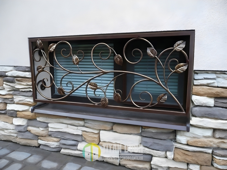 Кованая решетка на небольшое окно цокольного этажа