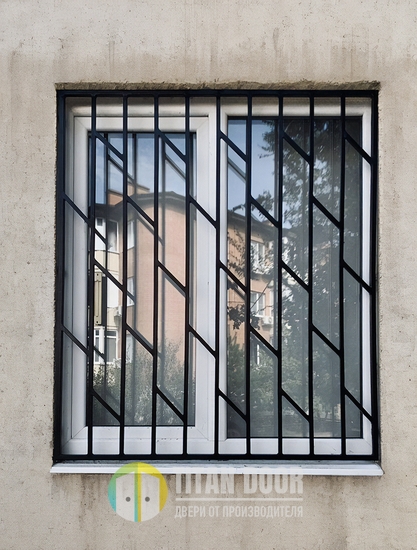 Стальная решетка на окно квартиры (сварной тип)