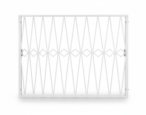 Сварная решетка на широкое окно с белым окрашиванием