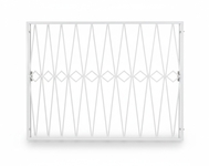 Сварная решетка на широкое окно с белым окрашиванием